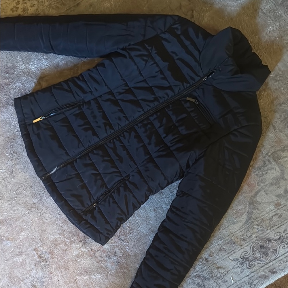 Black Puffer Jacket with Stand-Up Collar and Quilted Design - Picture 5 of 7